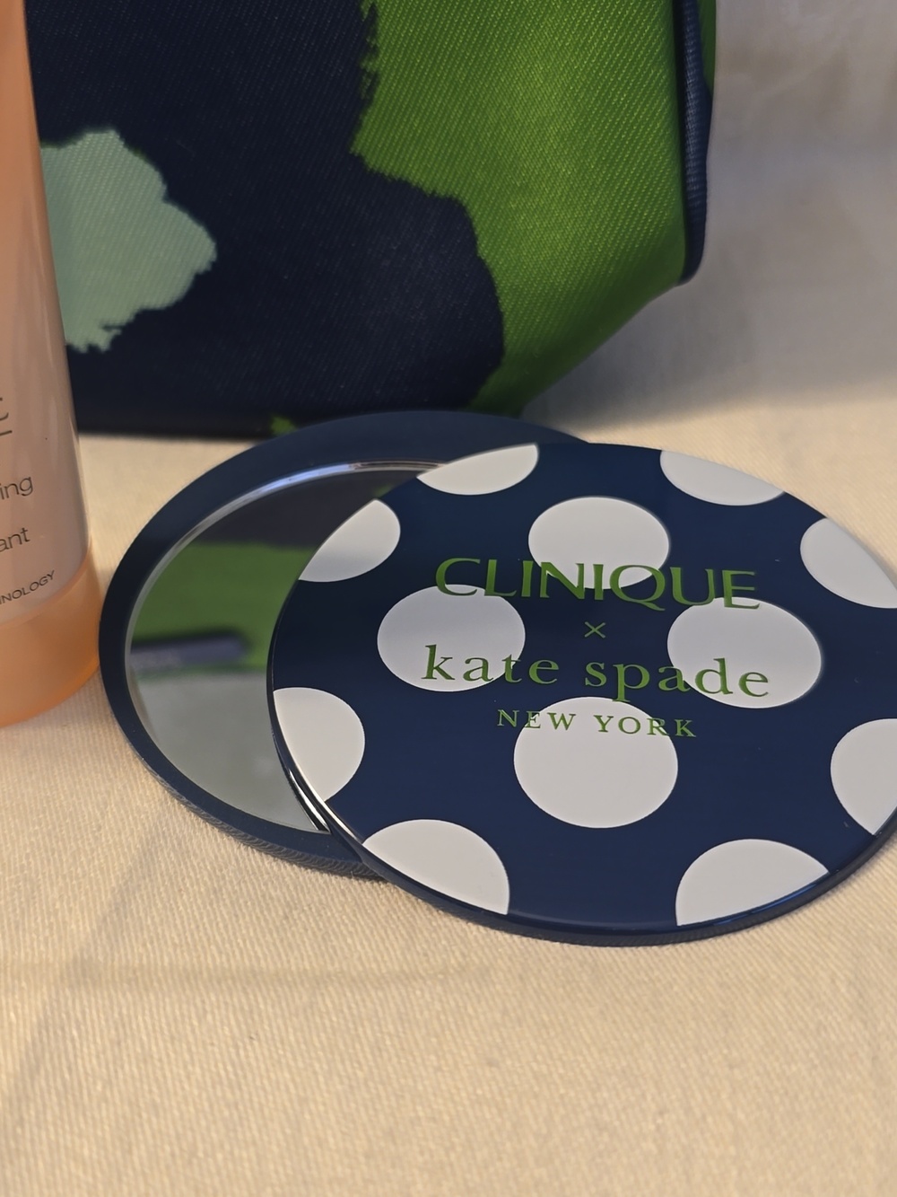 Clinique x Kate Spade Cosmetic Bag, Mirror, Lipstick & Moisture Surge New - Picture 5 of 8